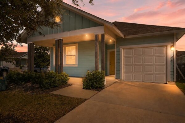 241 E Broade St, Leander