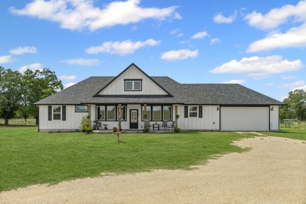 240 Oil Field Rd, Lockhart