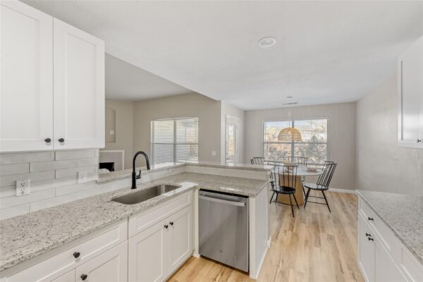 292 Spruce Dr, Kyle