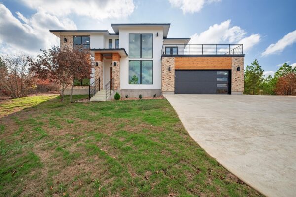 182 Lakeside Dr, Bastrop