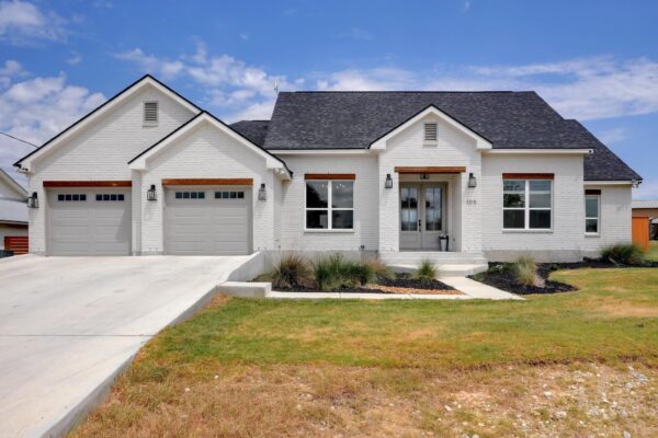 105 Jacob Dearing St, Blanco