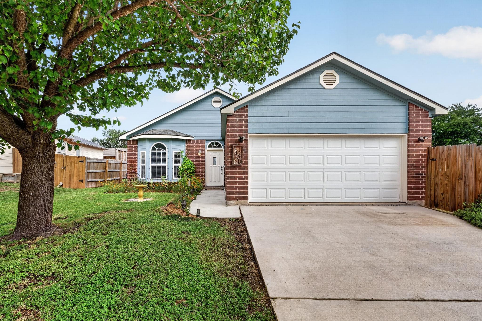 1100 Mira Loma Ln, San Marcos, TX 78666