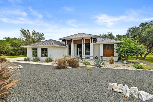 1121 Covered Bridge Dr, Driftwood