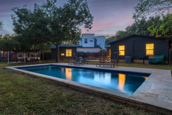 901 Saint Elmo Cir, Austin