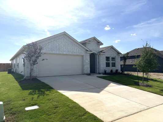 709 Red Wolf Dr, Jarrell