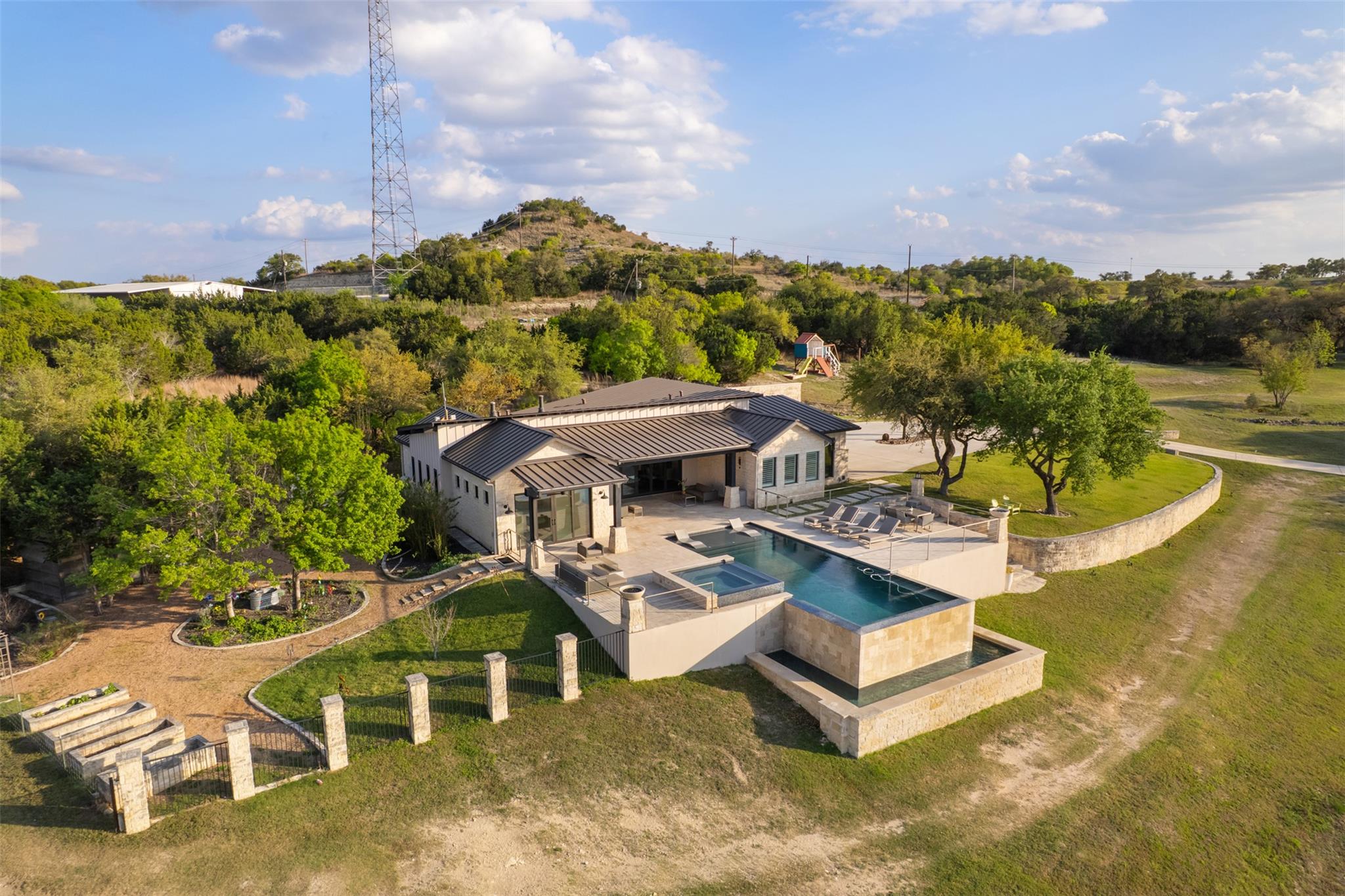 101 Rolling Hills Rd, Blanco, TX 78606