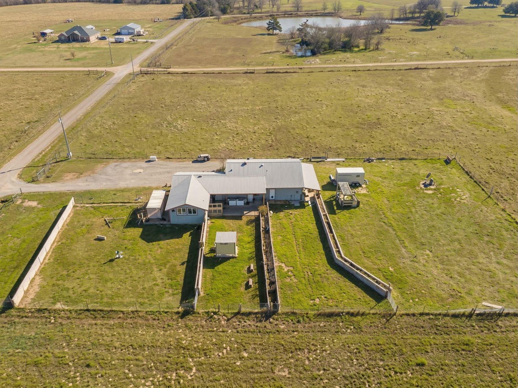 142 Zimmerhanzel Rd, Flatonia, TX 78941