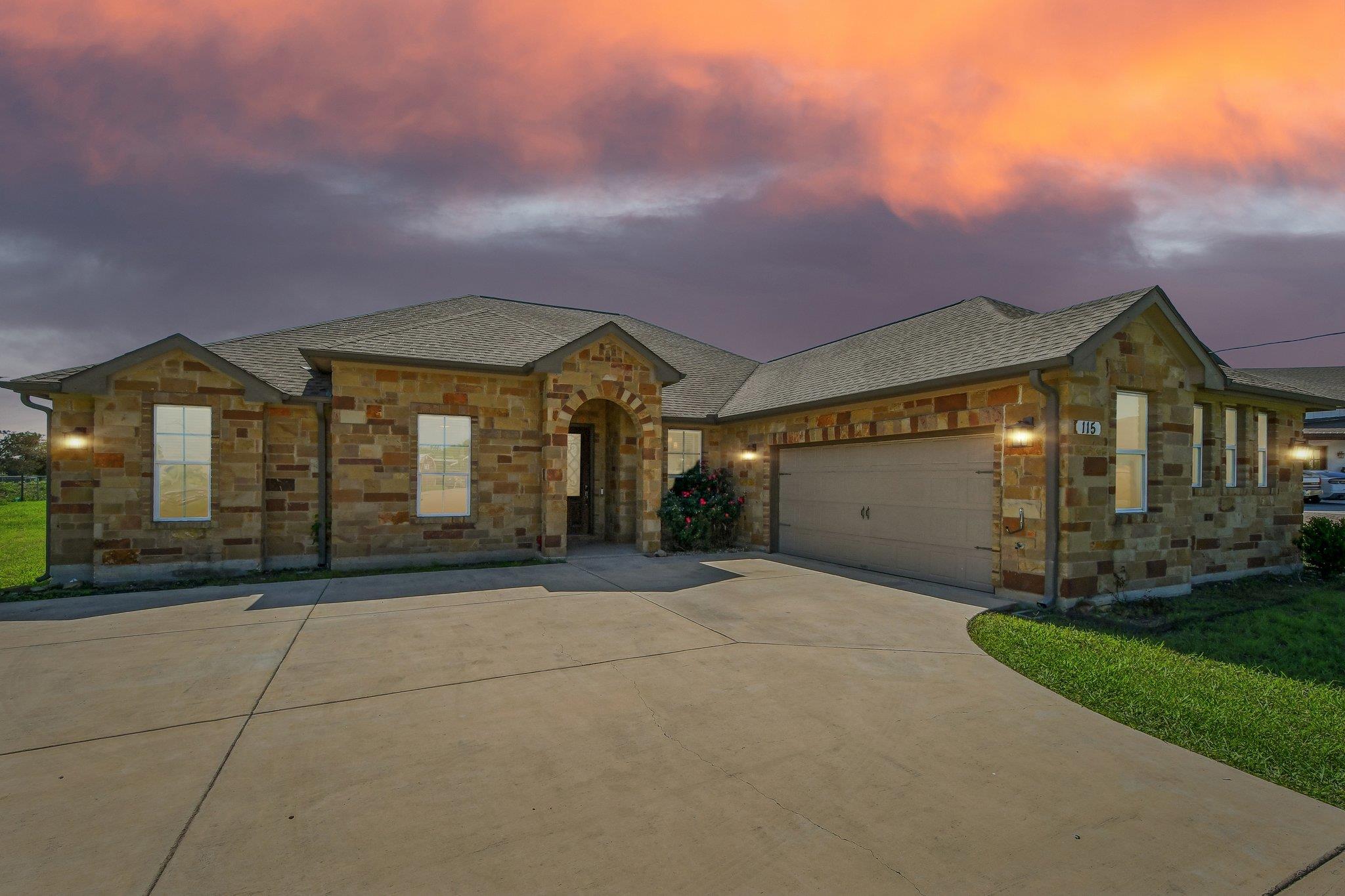115 Nopal Ct, Del Valle, TX 78617