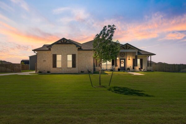 825 Niki Dr, Salado