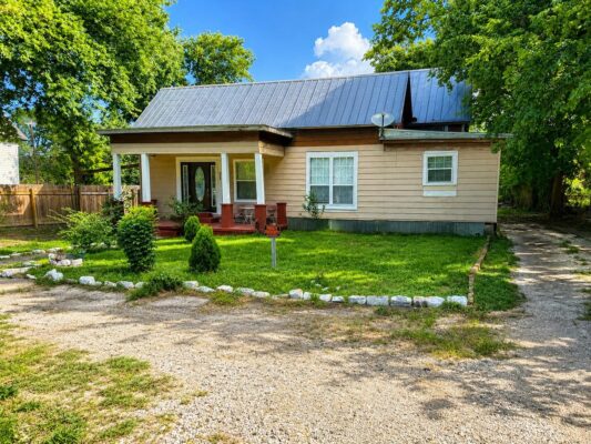 328 W Pietzsch St, Bartlett