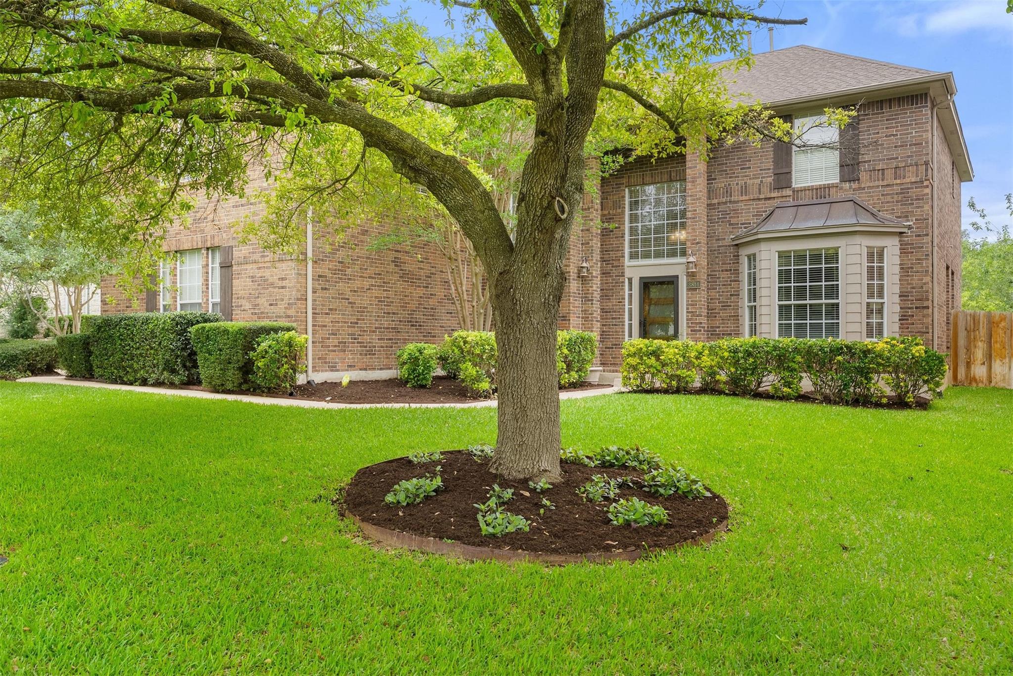 3814 Forest Creek Dr, Round Rock