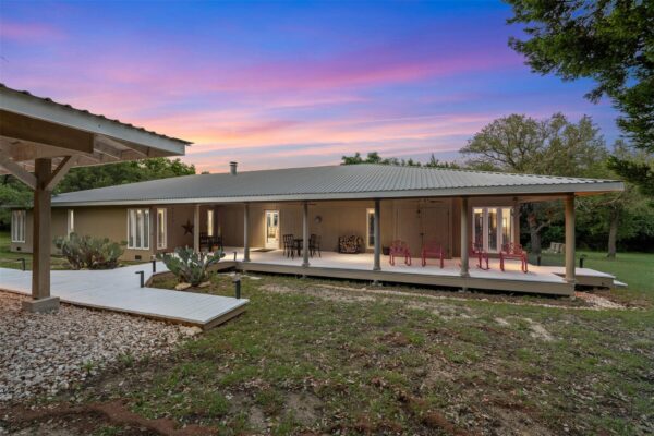 212 County Road 229 Rd, Briggs