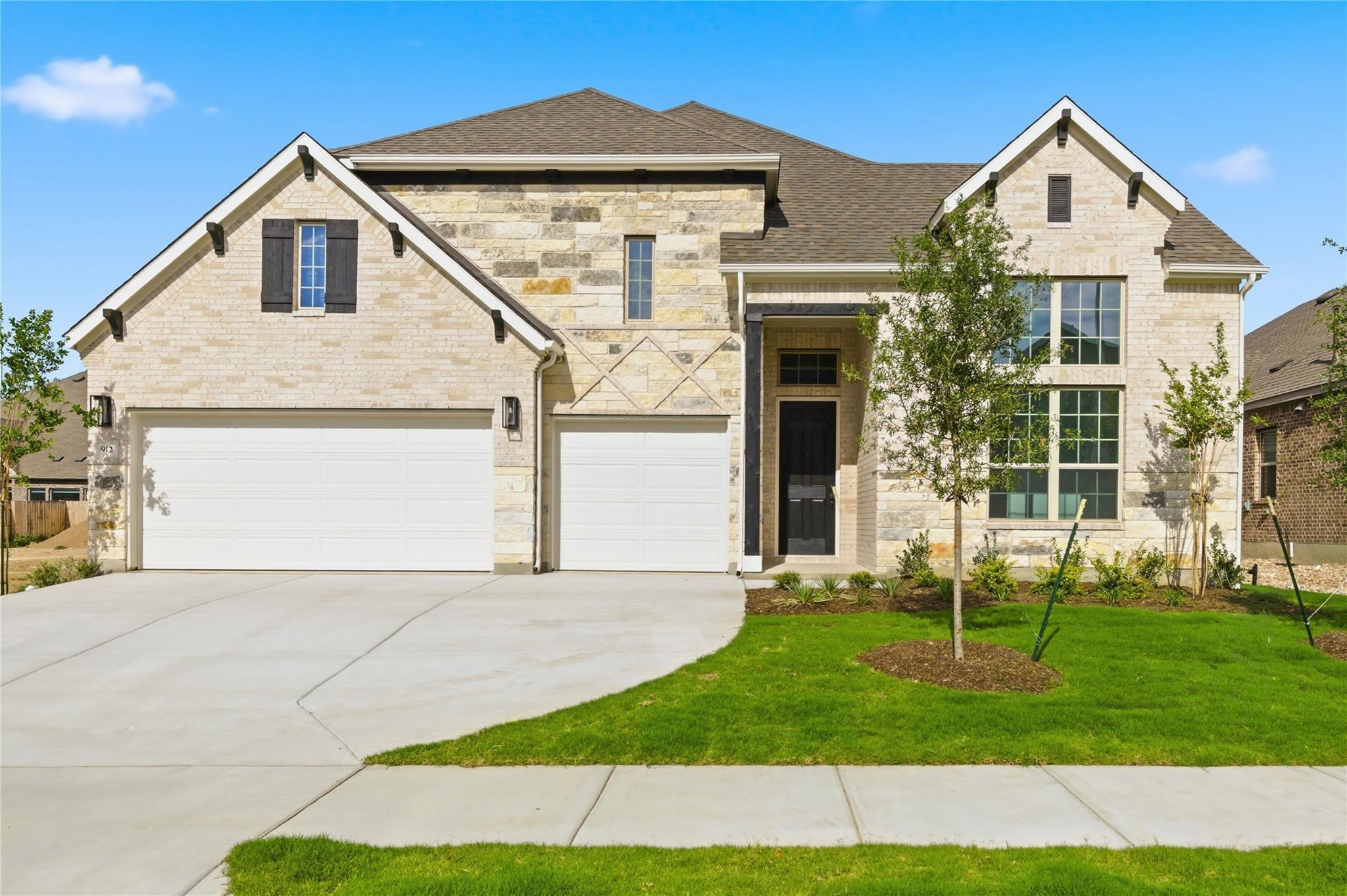 912 Landing Ln, Leander