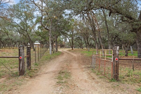 122 Winding Creek Rd, Spicewood