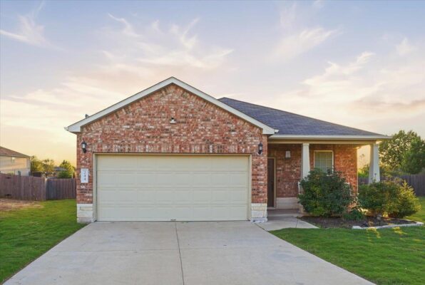 244 Martha Dr, Buda