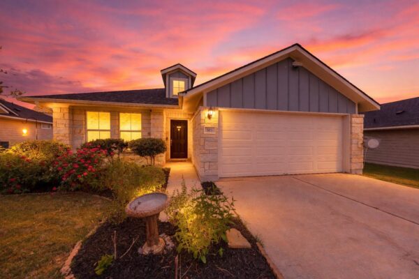 303 Schuyerville Dr, Elgin