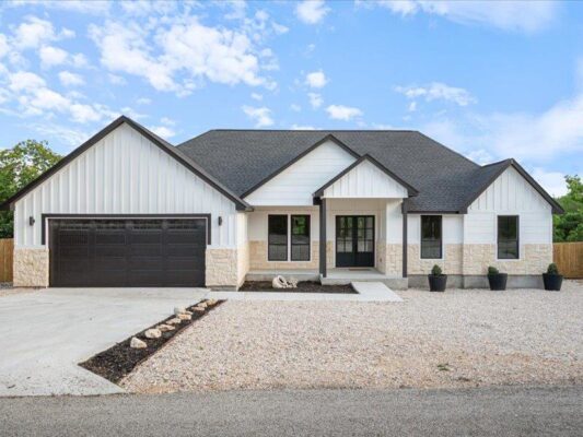 35 Whistling Wind Ln, Wimberley