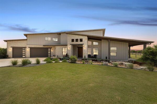 215 Mesa Vista Dr, Leander