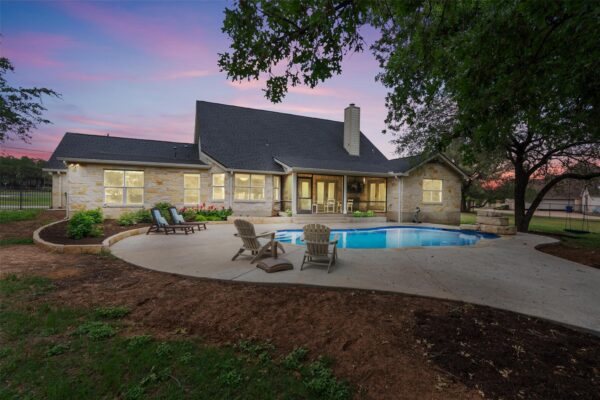208 Neal Dr, Liberty Hill
