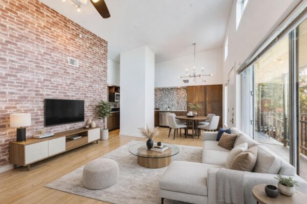 2200 Dickson Dr #217, Austin