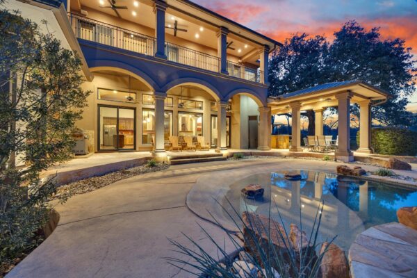 303 Yaupon Dr, Spicewood