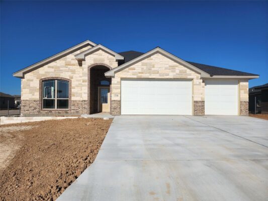 724 Golden Eagle Dr, Salado