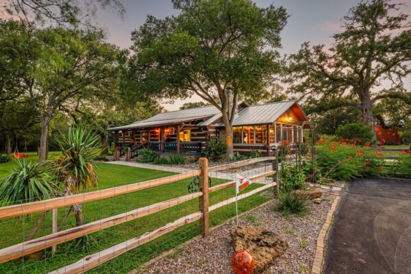 402 Smith Rd, Bastrop