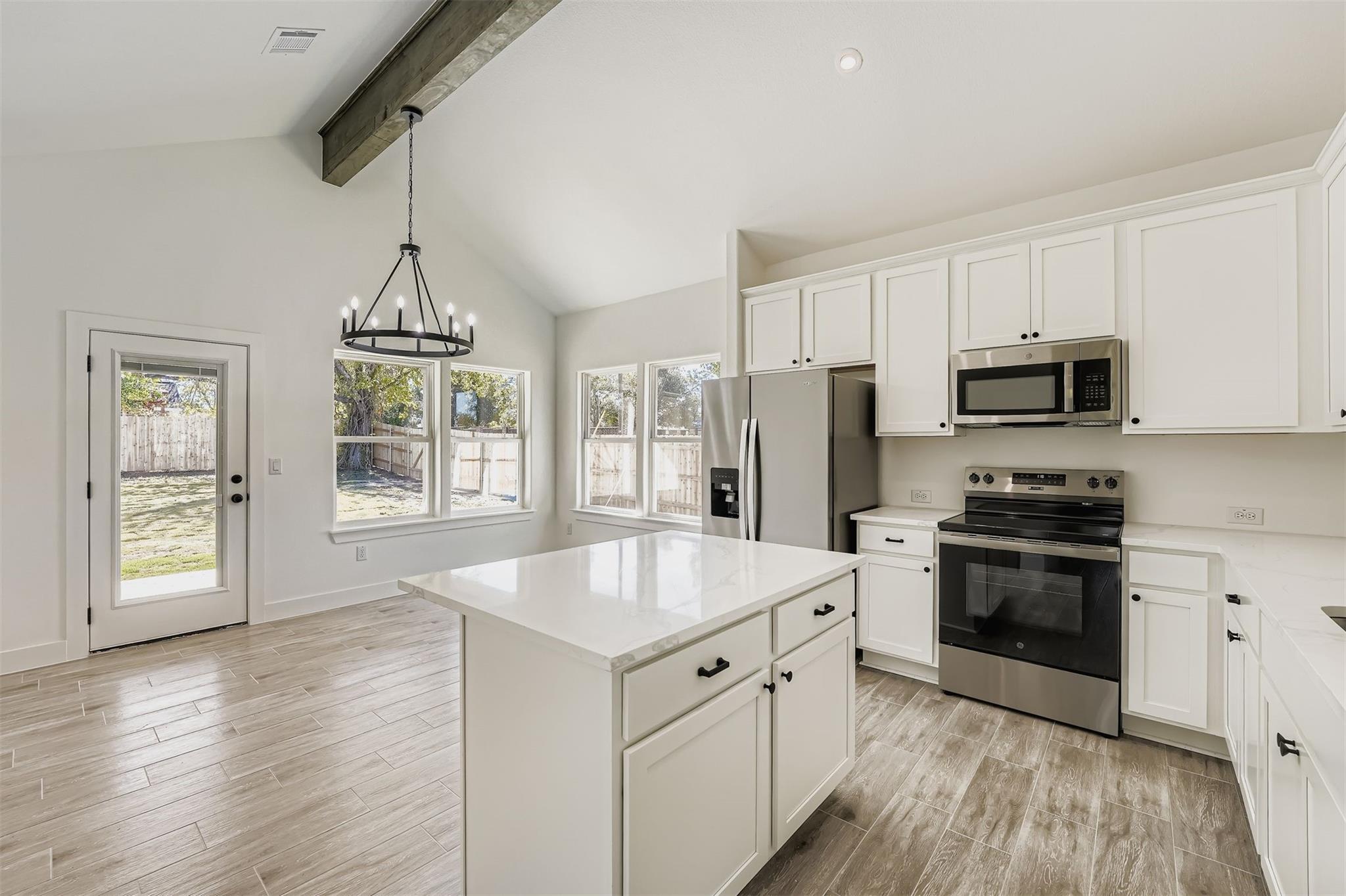 701 E 3rd St, Elgin, TX 78621