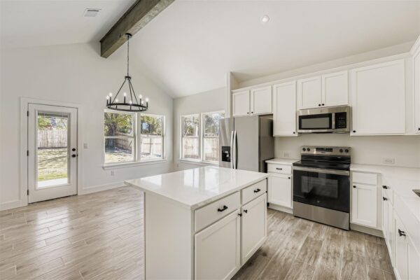 701 E 3rd St, Elgin
