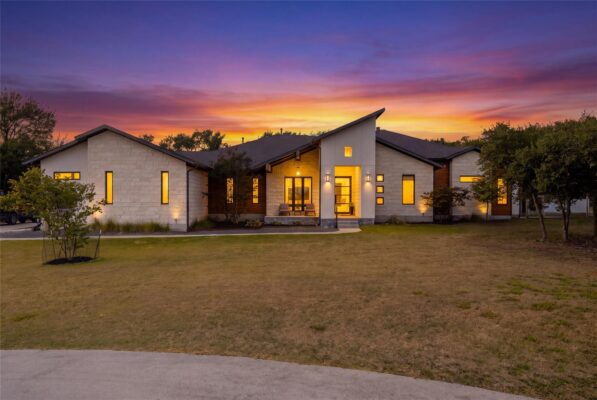 200 Quarter Horse Ln, Driftwood