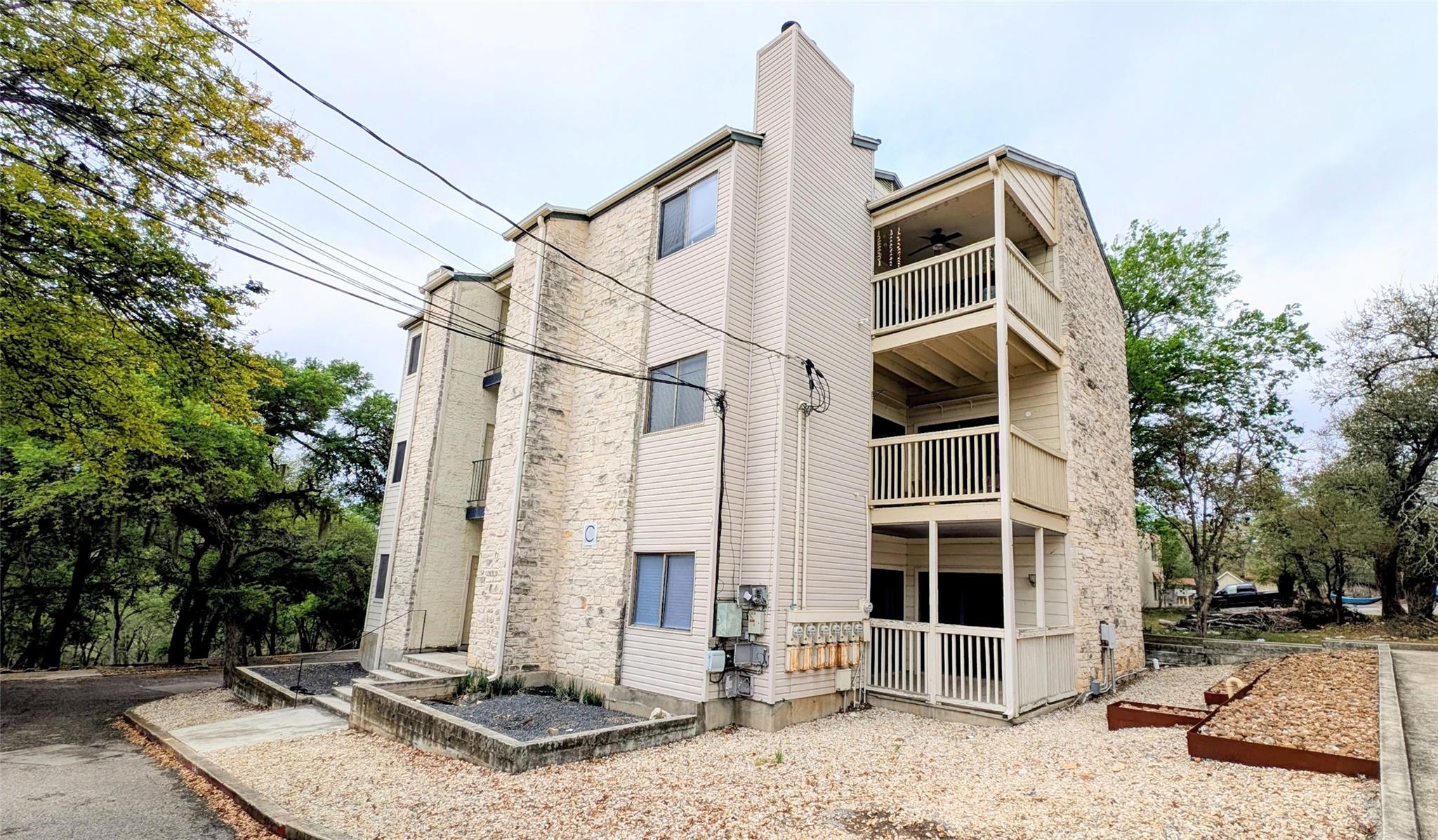 1013 Chestnut St #C2, San Marcos, TX 78666