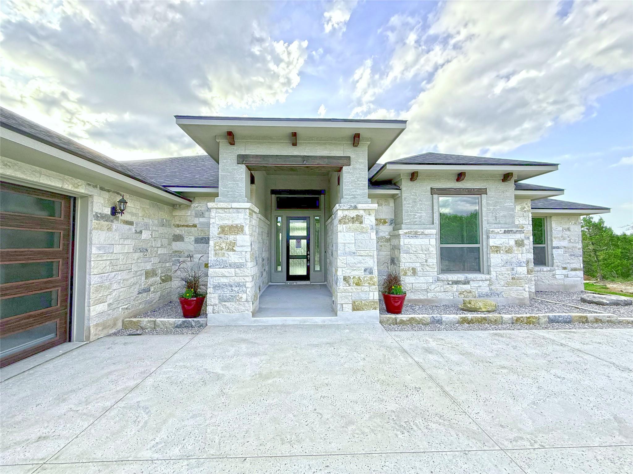 25012 Montana Creek Xing, Marble Falls, TX 78654