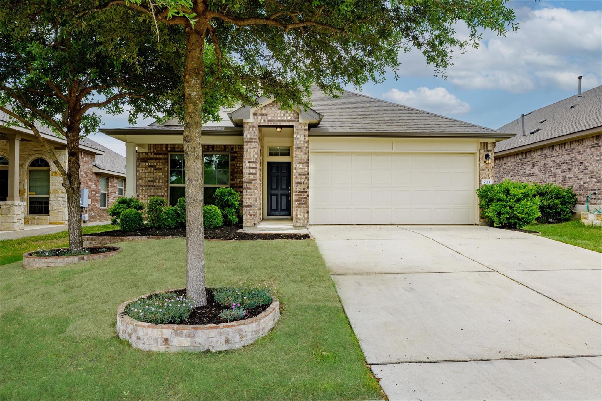 633 Carly Ann Ln, Leander