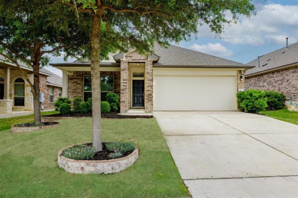 633 Carly Ann Ln, Leander