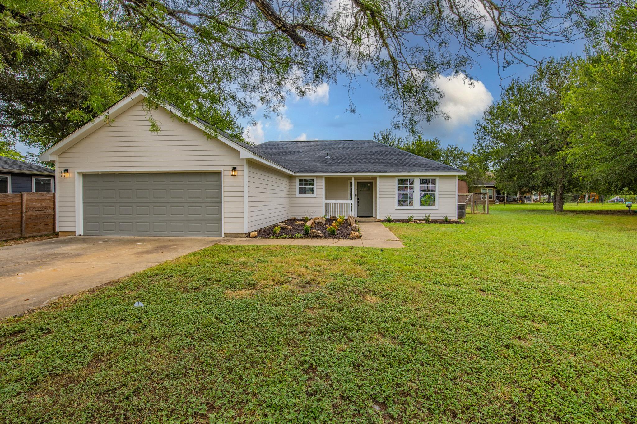119 W Kikipua Ln, Bastrop, TX 78602