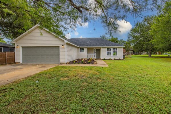 119 W Kikipua Ln, Bastrop