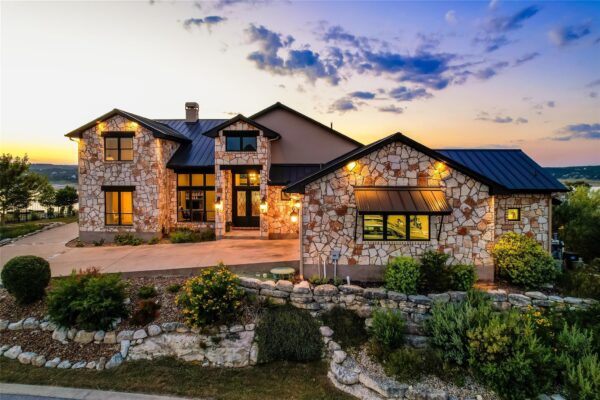 1612 Watercliffe Dr, Lago Vista