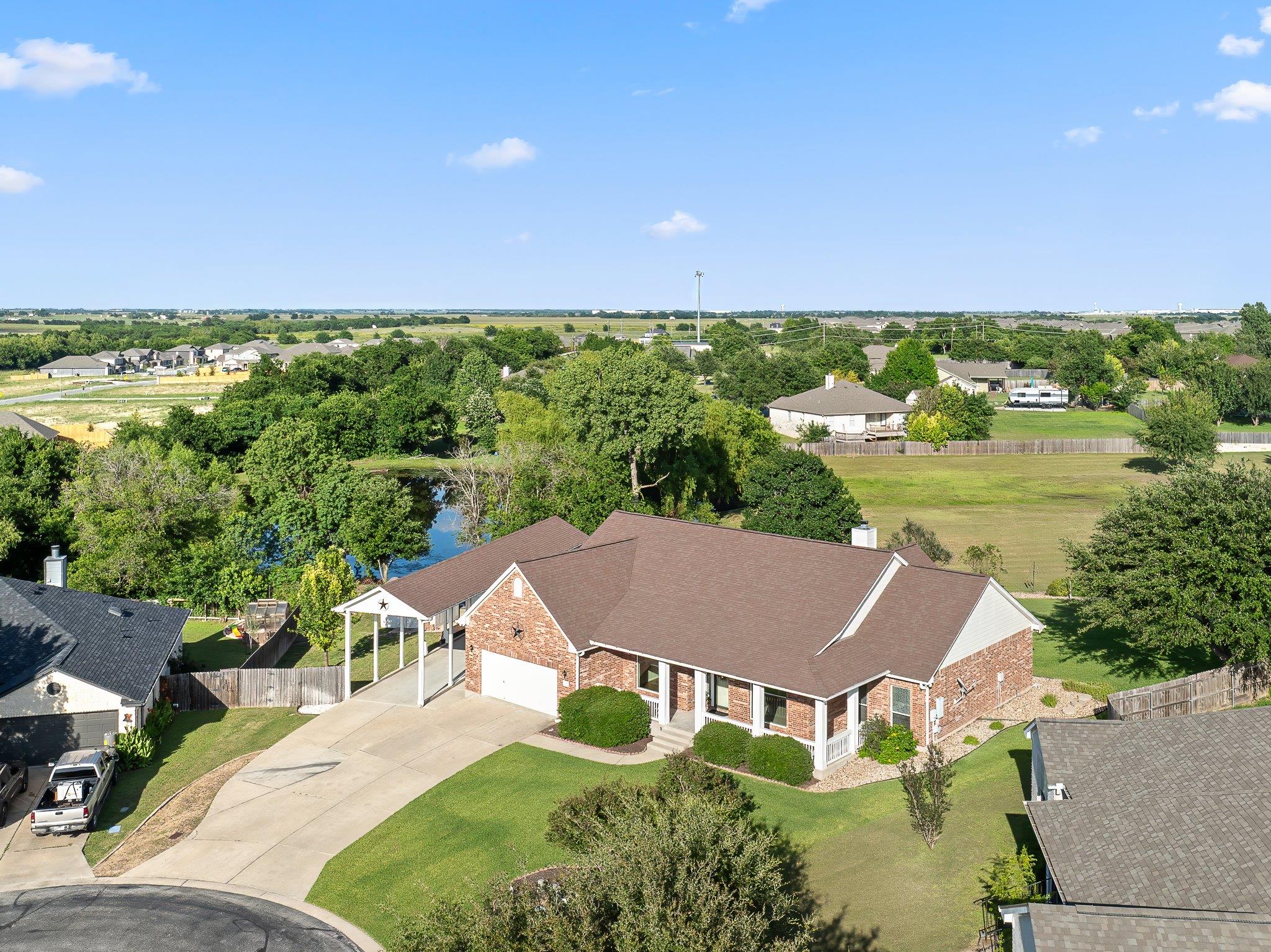 208 Blanco Dr, Hutto, TX 78634