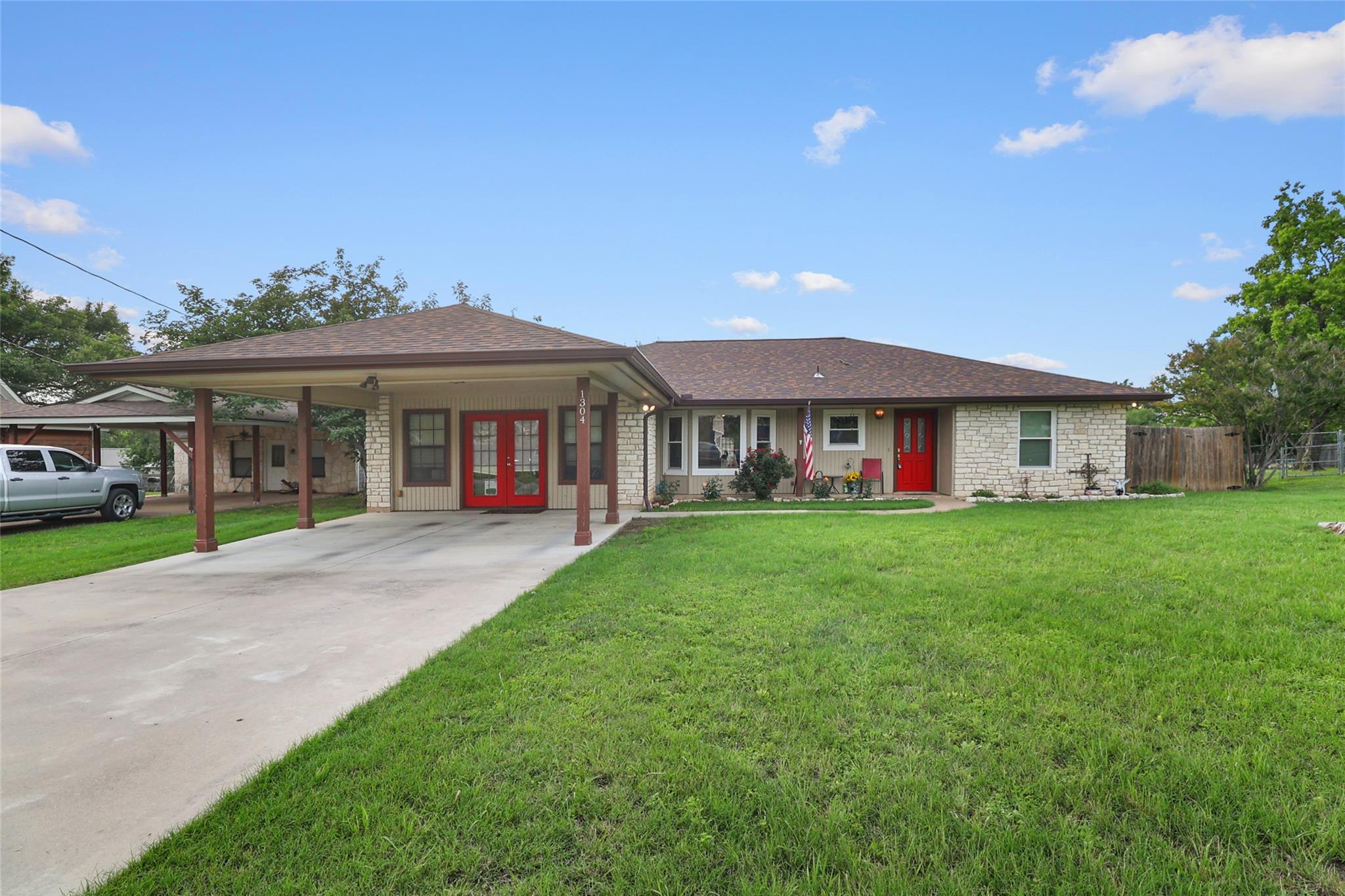 1304 Sunset Dr, Marble Falls