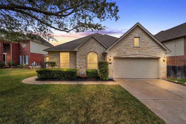15016 Thatcher Dr, Austin