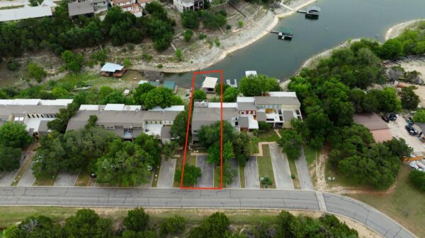 537 Venture Blvd S, Point Venture