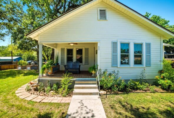 508 S Vandeveer St, Burnet