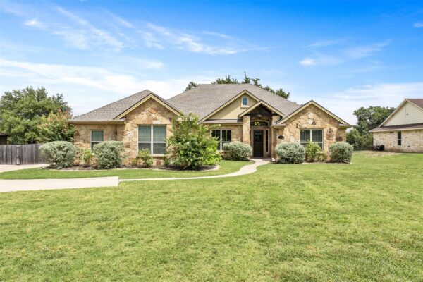 1074 Doves Landing Ct, Salado