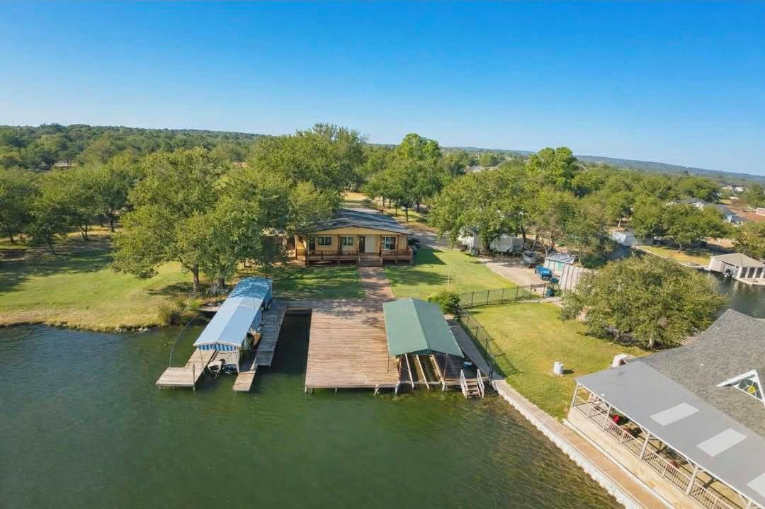 114 Shady Circle Dr, Sunrise Beach Village, TX 78643