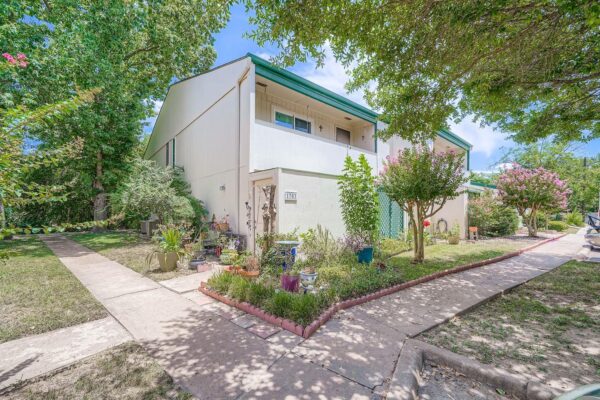 6718 Silvermine Dr #1704, Austin