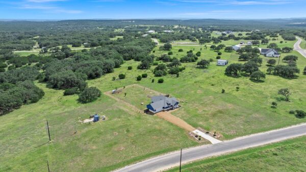 639 Blackbuck Ridge Dr, Lampasas