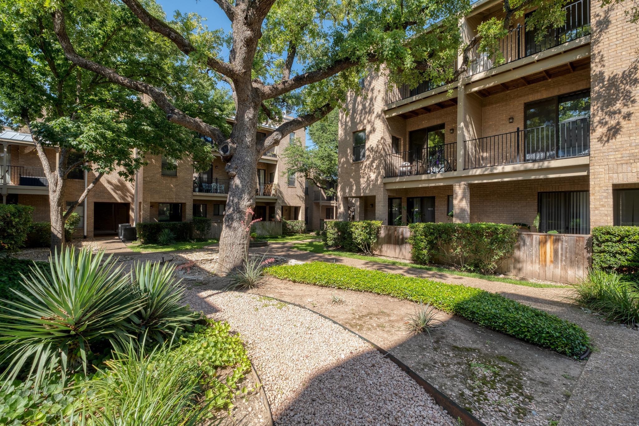 611 E 45th St #19, Austin, TX 78751