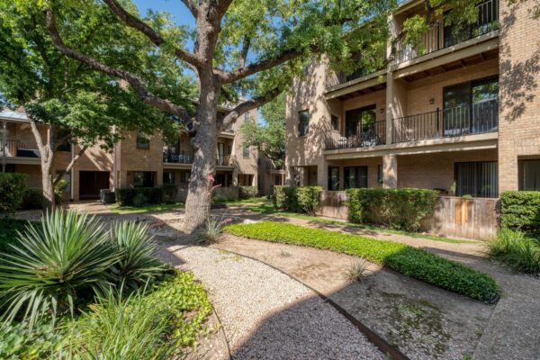 611 E 45th St #19, Austin