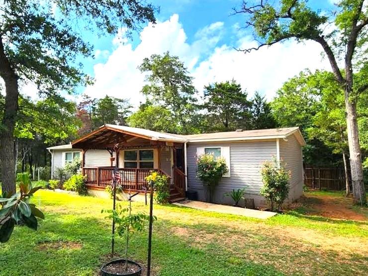 184 Arrowhead Dr, Smithville, TX 78957