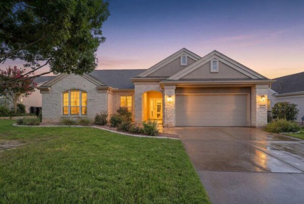 207 Breezeway Ln, Georgetown